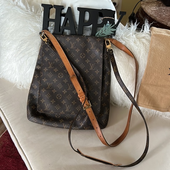 LV Musette Bag with Dust bag and a additional LV Strap - Picture 2 of 13